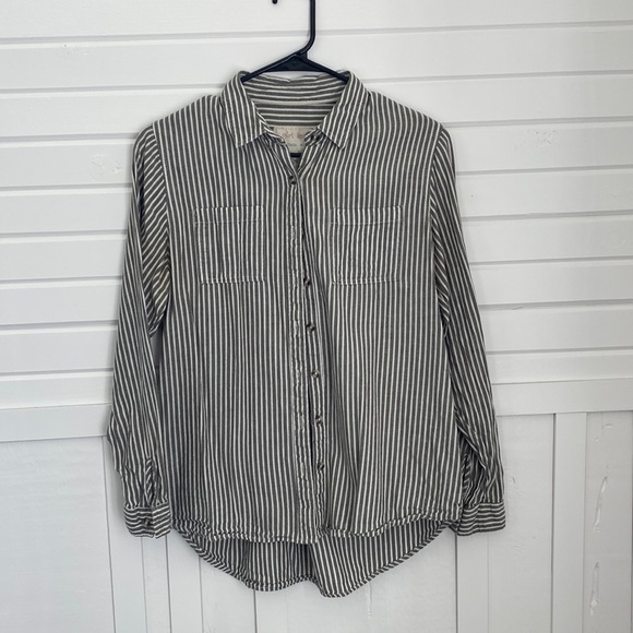 Girl Krazy Classic Gray & White Striped Button Down Boyfriend Fit Size Small - Picture 3 of 8